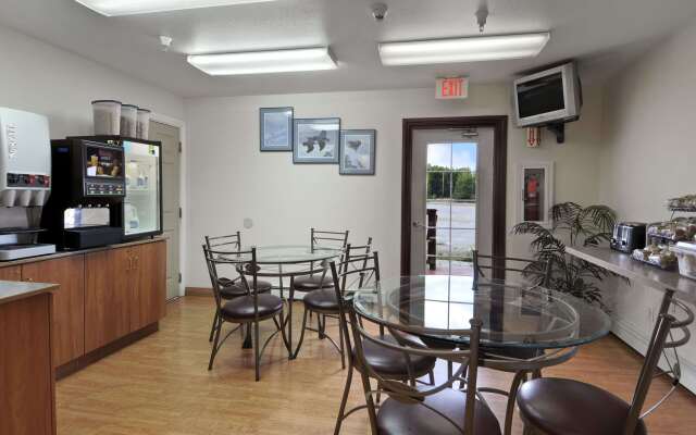 Microtel Inn & Suites by Wyndham Eagle River/Anchorage Area