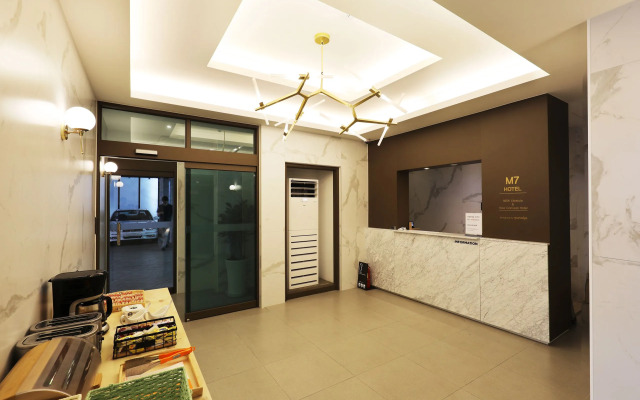 M7 hotel