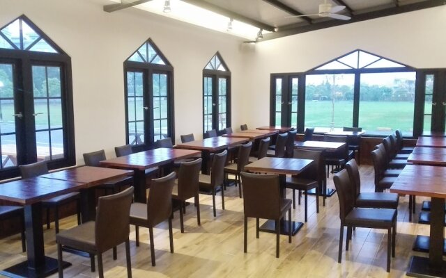 Oak Garden Hotel