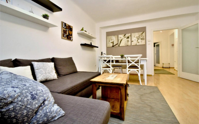 Gorgeous Hideout | City Center Apartment