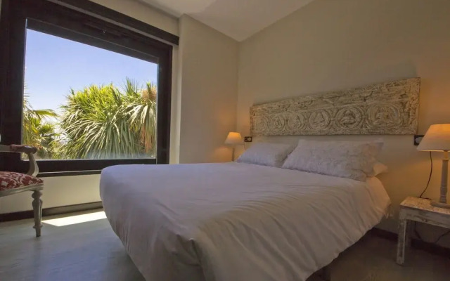 Posh Villa With Pool, Garden & Ocean Views in Sansenxo