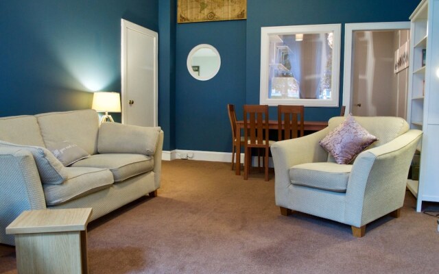 2 Bedroom Abbeyhill Apartment