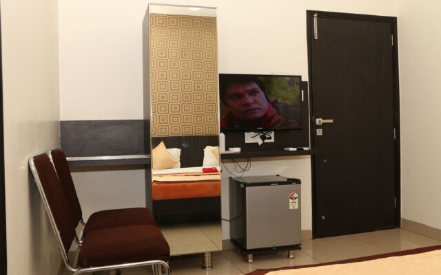 OYO 1075 Hotel City Home