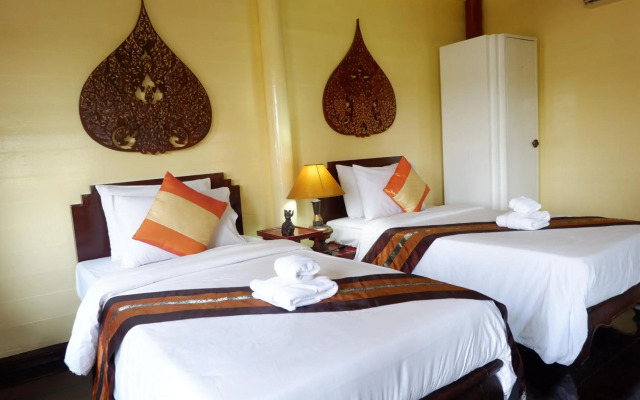 Ayutthaya Garden River Home