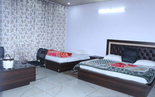 Shri Anand Hotel Berinag