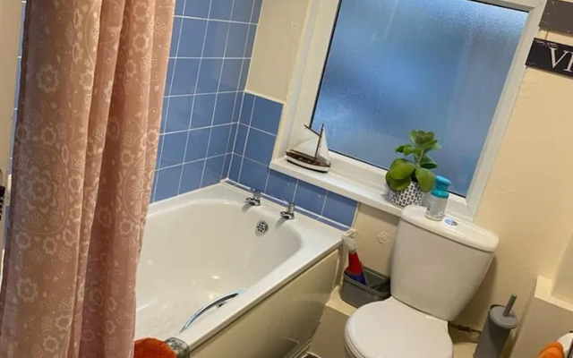 Comfortable 2beds House 4 Contractors & Staycation