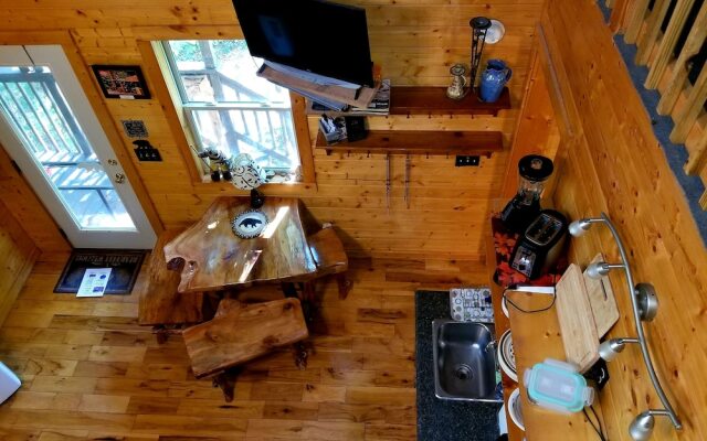 Bear Creek Lodge and Cabins in Helen Ga - Pet Friendly, River on Property, Walking Distance to downtown Helen