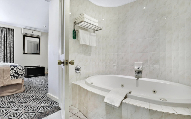 Protea Hotel by Marriott Johannesburg Balalaika Sandton