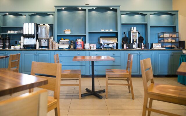 Country Inn & Suites by Radisson, Effingham, IL