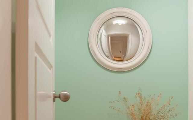 Home in Porto - Cozy 2BR Duplex by LovelyStay