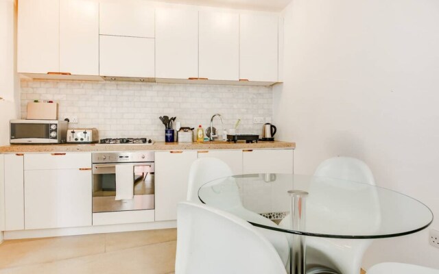 Stylish, Bright Apartment w/ Private Garden