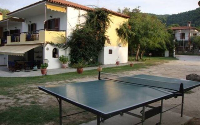 Anna Karra Studios & Apartments