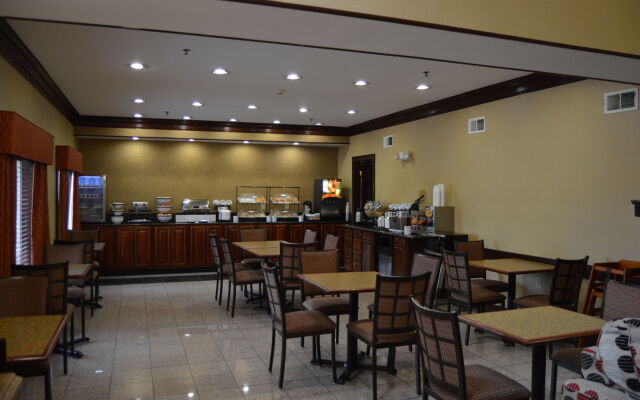 Comfort Inn & Suites Cincinnati Uptown Clifton