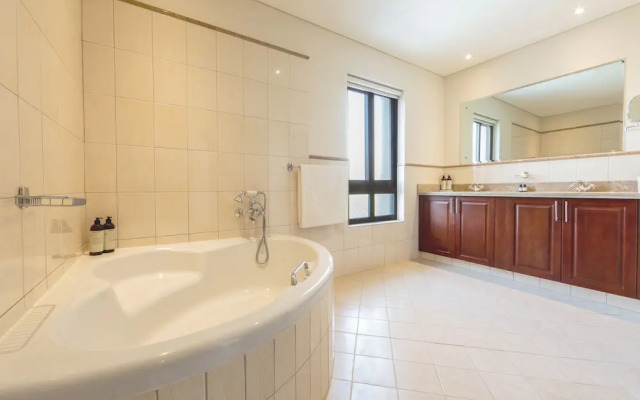 Dubai Creek Villas
