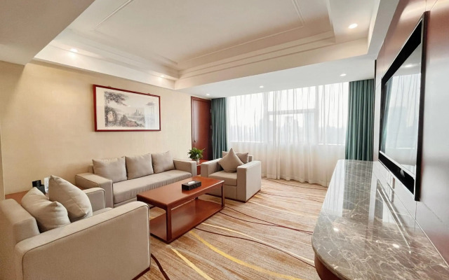 Skyline Plaza Hotel