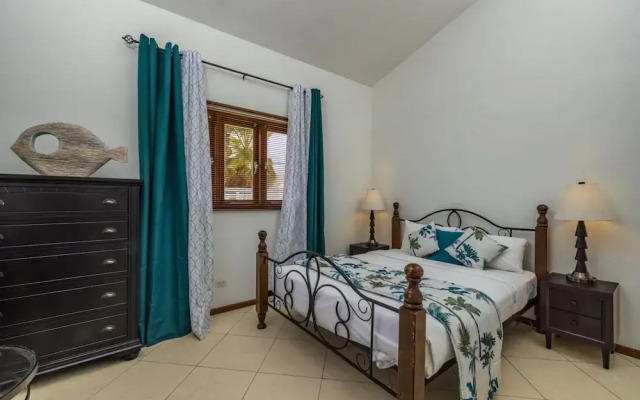 Villa Salina - 5BR w Pool Jacuzzi Sauna