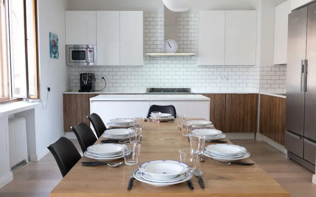2ndhomes 144 m2 Stylish 3BR Center Home