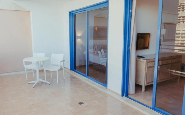 LIVVO Lago Taurito Hotel & Aquapark