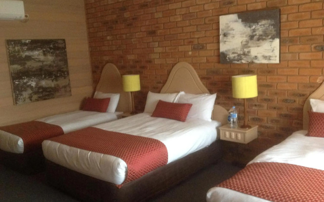 Quality Inn Colonial