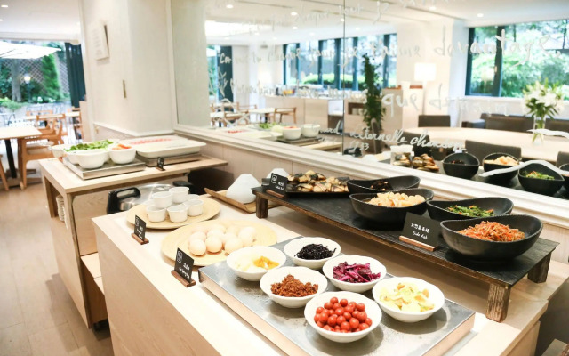 Forest Hongo Hotel