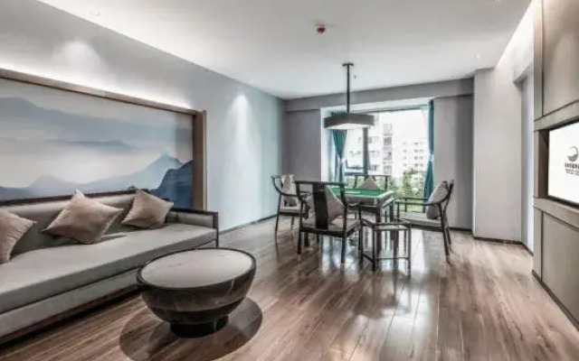 Xichang Yuehaili Wetland Hotel (Qionghai 17 Degrees Branch)