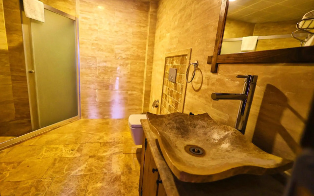 Empire Cave Hotel