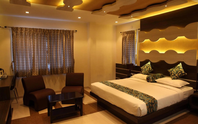 OYO Premium Avinashi Road Hope College