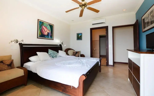 Luxury 2 bedroom condo with ocean view - Few steps from beach