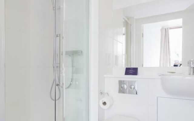 Spacious And Elegant City Centre Studio!