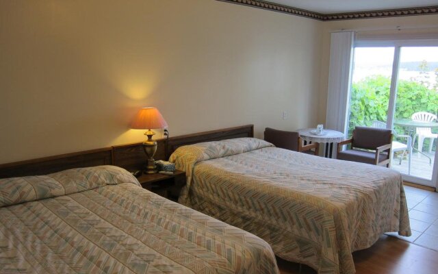 Baybreeze Motel & Cottages