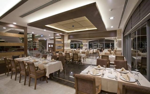Fourway Hotel SPA & Restaurant