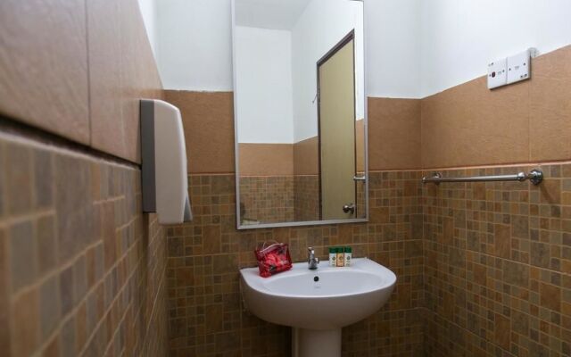 OYO 89979 Diamond Hotel