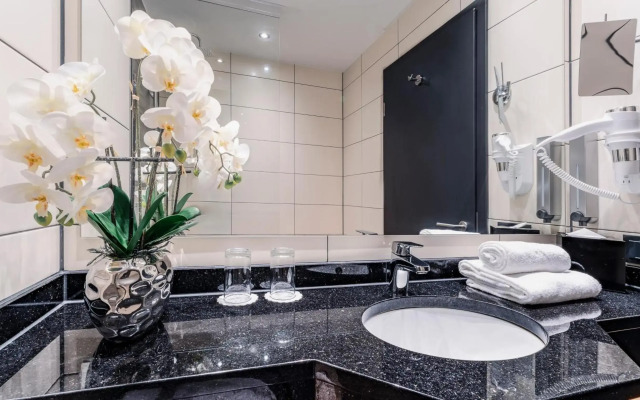 Plaza Premium Grand Winston Hotel