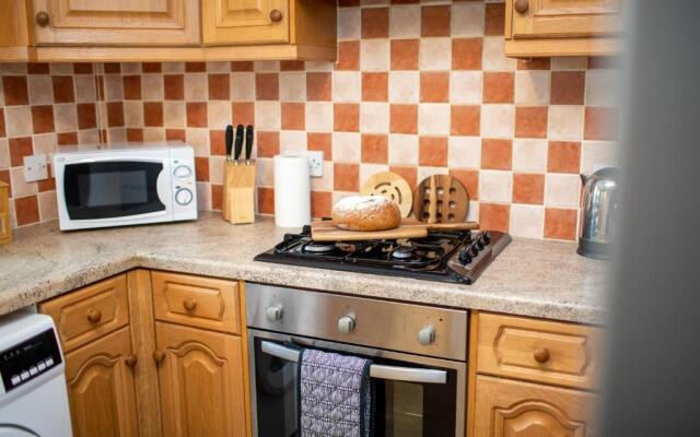 Adrian House, near Hospital, easy parking + garden