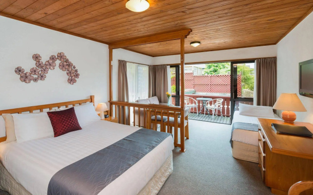 Swiss Chalet Lodge Motel