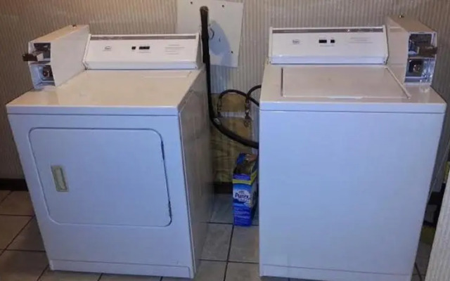 Americas Best Inn & Suites Commerce