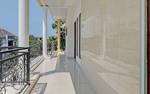 OYO Life 92935 Ayu Kost Eksklusif