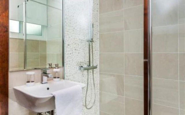 Cozy & Bright 2 Bd Apartment, Plaza de la Maestranza