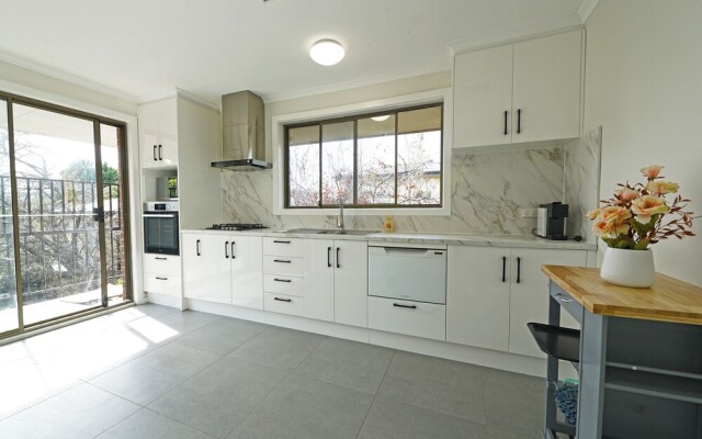 Maroondah 3BR Brick House