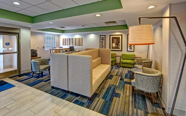 Holiday Inn Express & Suites Crossville, an IHG Hotel