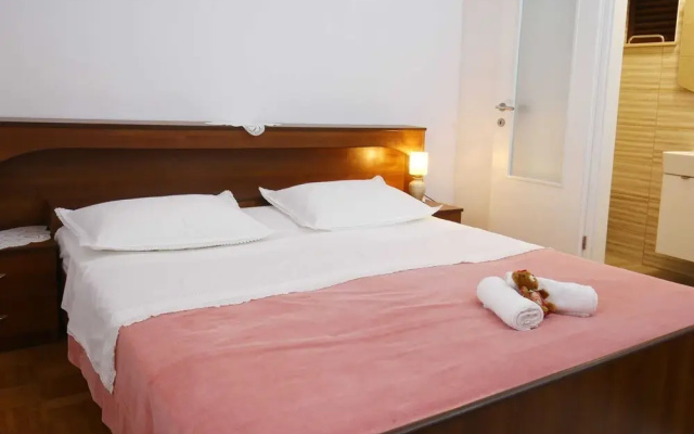 Apartments Boro - Three Bedroom Apartment With Sea View