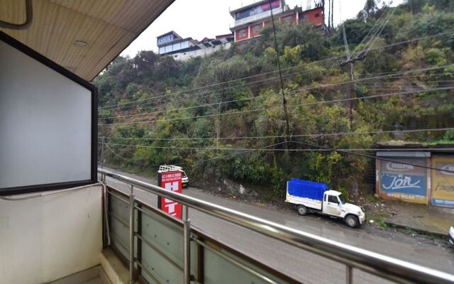 Oyo 28027 Hotel Dhruv