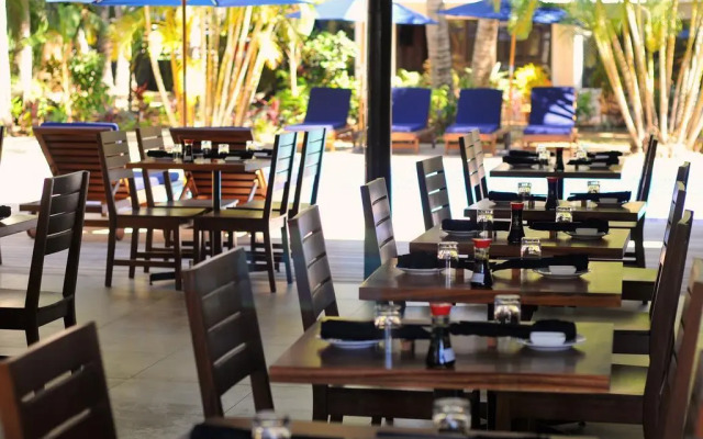 Oasis Palms Hotel