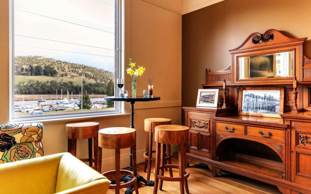 Kermandie Waterfront Hotel