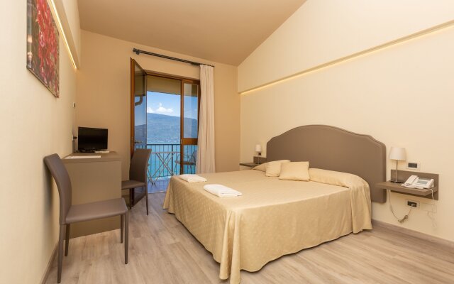 Hotel Meandro - Lake View