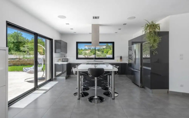 Villa With Heated Swimming Pool spa gym and Cinema