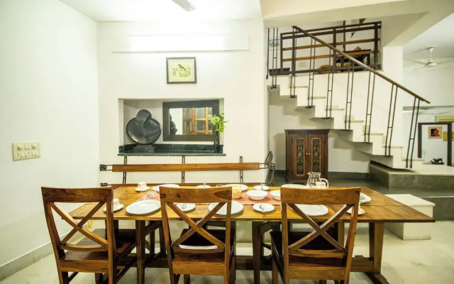 Opulent Antique 3br Villa in Gurugram