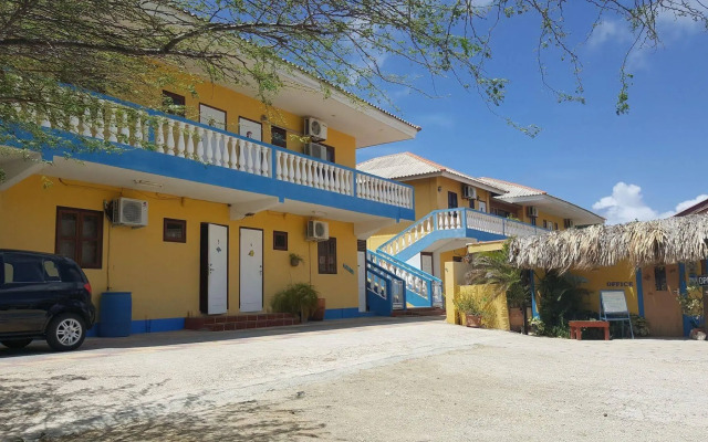 Sea Horizon Apartments (across from Mambo Beach)