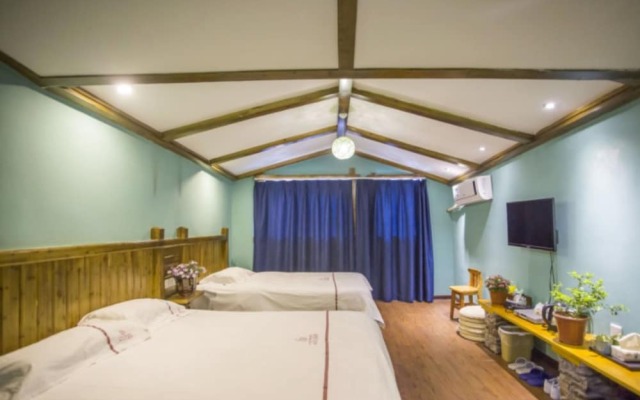 Zhangjiajie April Day Hostel