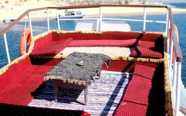 Safari Boat Nubian 1